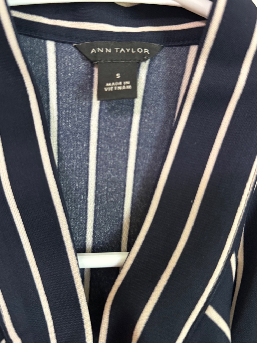 Ann Taylor Navy Stripe Tie Neck Sleeveless Blouse Bow Front Button Top S - Picture 4 of 11